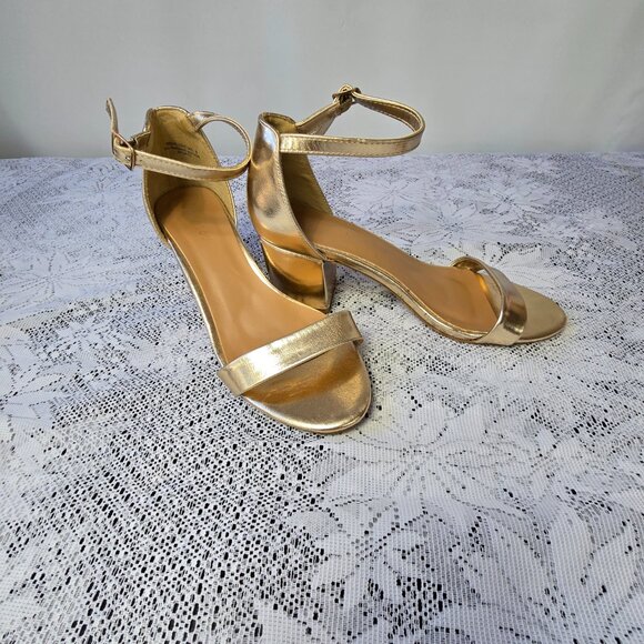 BAMBOO Metallic Gold Strappy Shoes, Size 8 - Picture 2 of 5